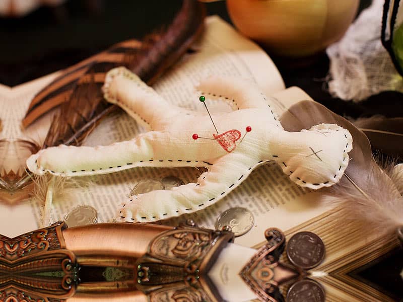 Как сделать белый приворот без последствий с помощью обряда от ведуньи в Старом Дрожжаном